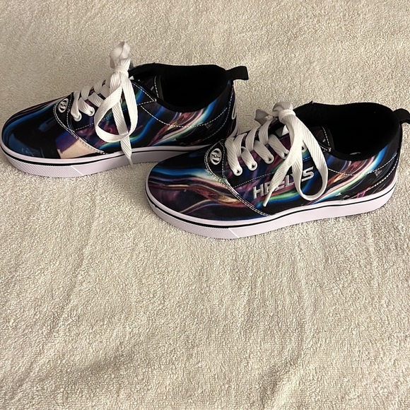 Heelys tennis shoes - Picture 2 of 10